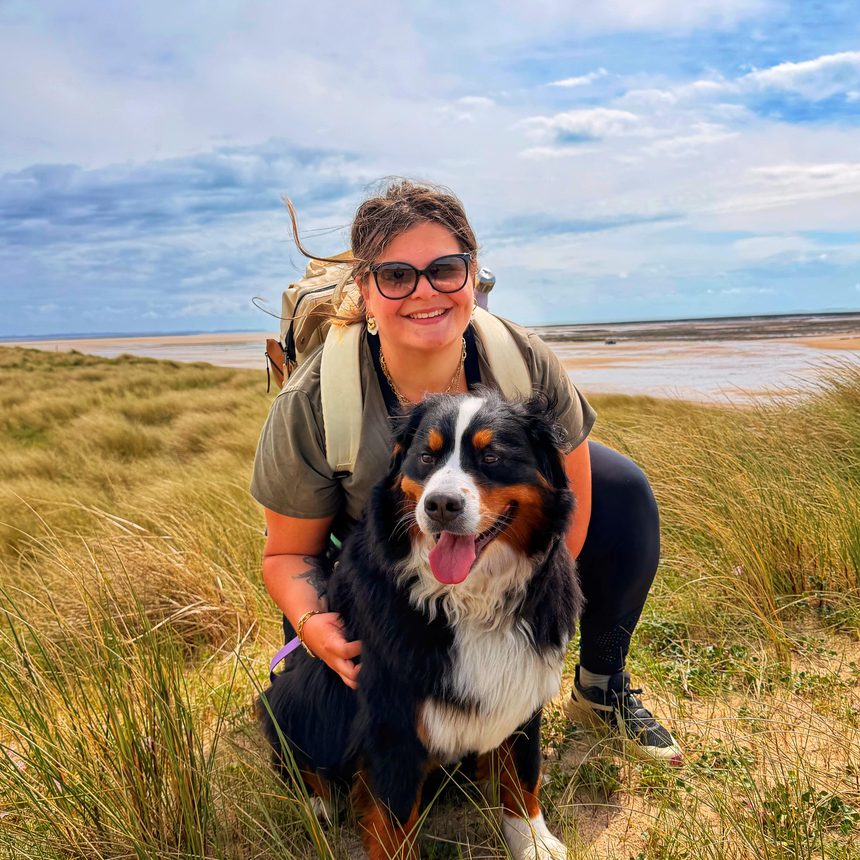 Pauline et Tara en balade sur la côte normande